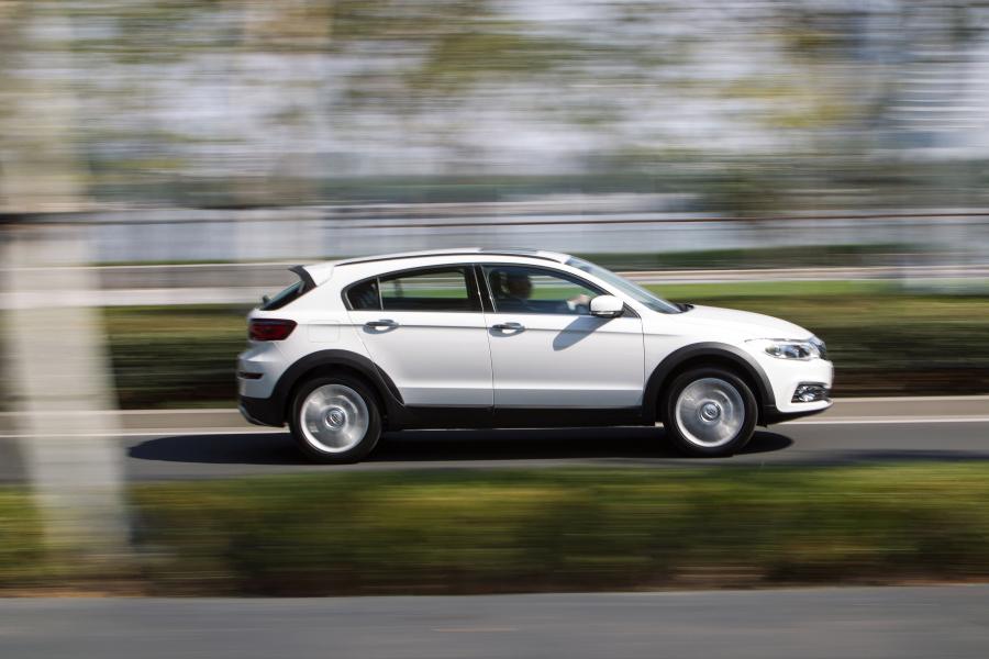  Qoros 3 City SUV 2014 года  (фото 25 из 35)